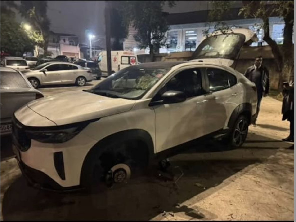 Ação contra ladrão de rodas aconteceu na noite desta quarta-feira, 2 de julho, na rua Mediterrâneo, região da Avenida Kennedy. foto: Divulgação