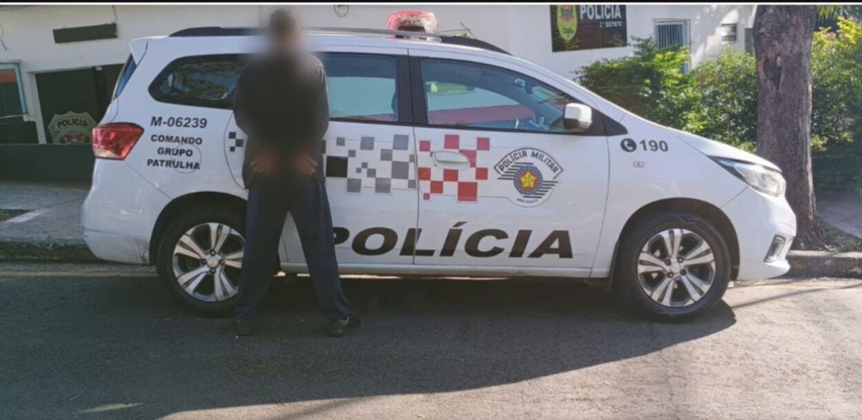 havia um mandado de prisão ativo expedido em março deste ano, por dívida de pensã0.