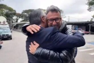 Corintiano, prefeito de São Bernardo se encontra com craque Neto