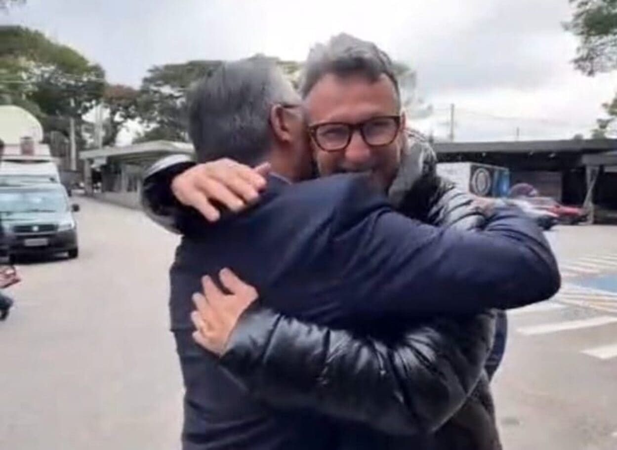 Corintiano, prefeito de São Bernardo se encontra com craque Neto