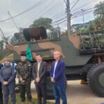 Prefeito Taka “batiza” blindado do Exército neste feriado de 9 de julho de 25