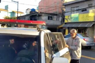  Padrasto do jovem Lucas é hostilizado ao chegar em Delegacia de São Bernardo