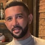 Francisco Davi Marques Carvalho, de 33 anos, foi encontrado sem vida com quatro perfurações nas costas.