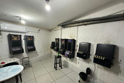 Polícia Militar flagra 14 maquinhas de jogos de azar em bar de São Bernardo