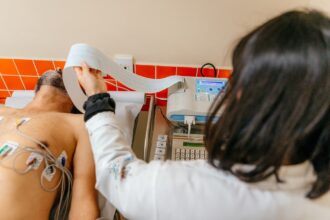 Unidades de Saúde de São Bernardo ganham novos aparelhos de eletrocardiograma