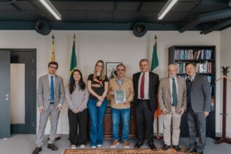 Prefeito Marcelo Lima visita Embaixada em Dublin e recebe apoio do órgão a alunos do Conecta