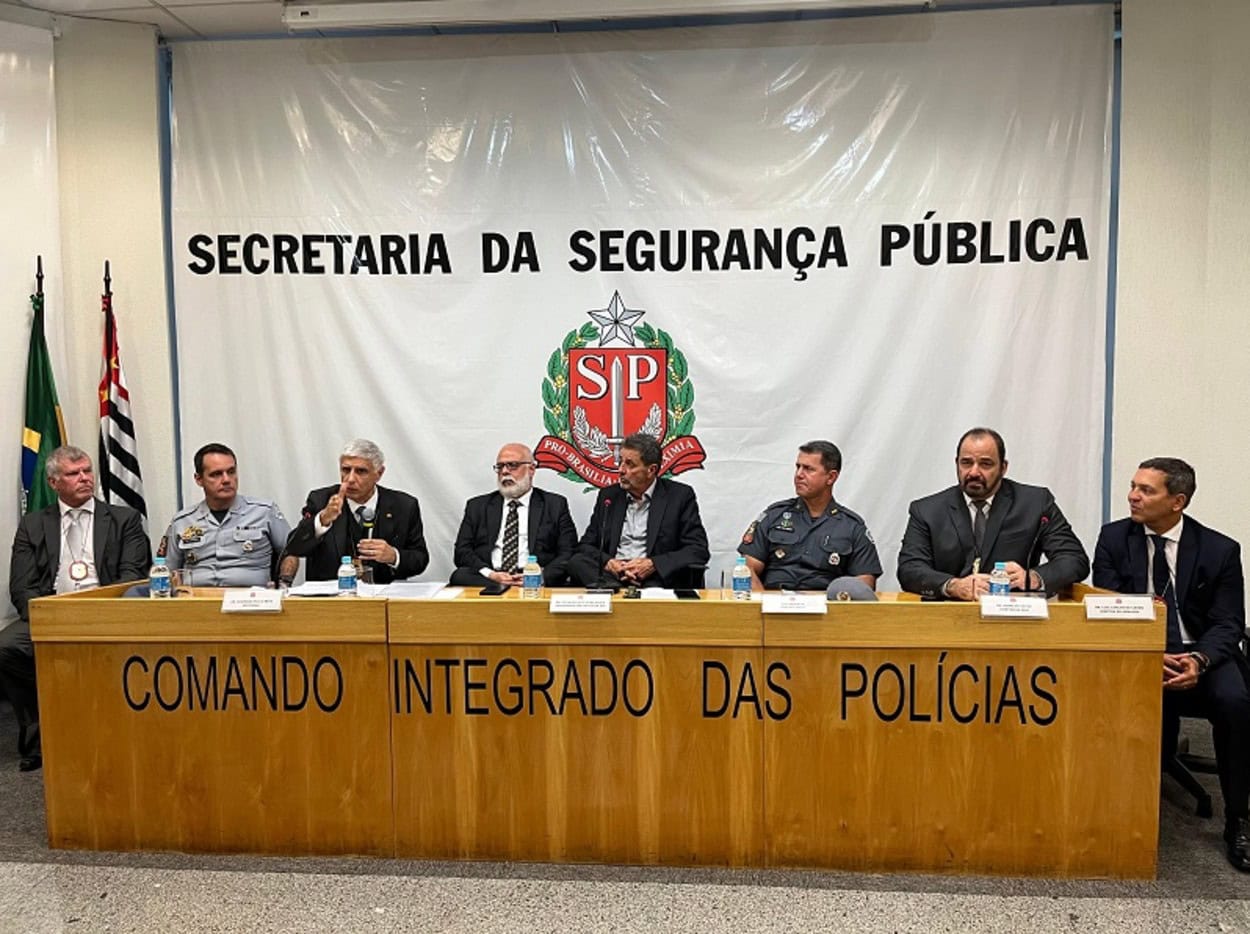 Delegados concederam entrevista coletiva e esclareceram o caso de vandalismo