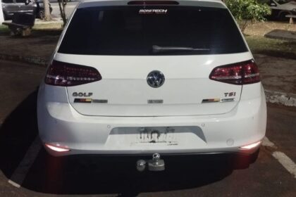 PM de folga flagra suspeito tentando retirar placas de veículo roubado em São Bernardo