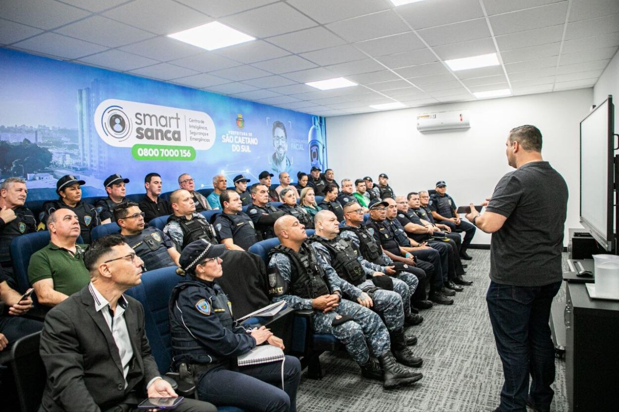 Funcionários concluem treinamento para operar o Smart Sanca, novo sistema de monitoramento de São Caetano