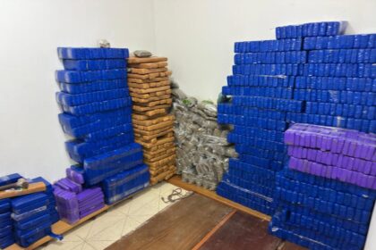 Polícia apreende 1 tonelada de drogas em imóveis usados por organização em Diadema