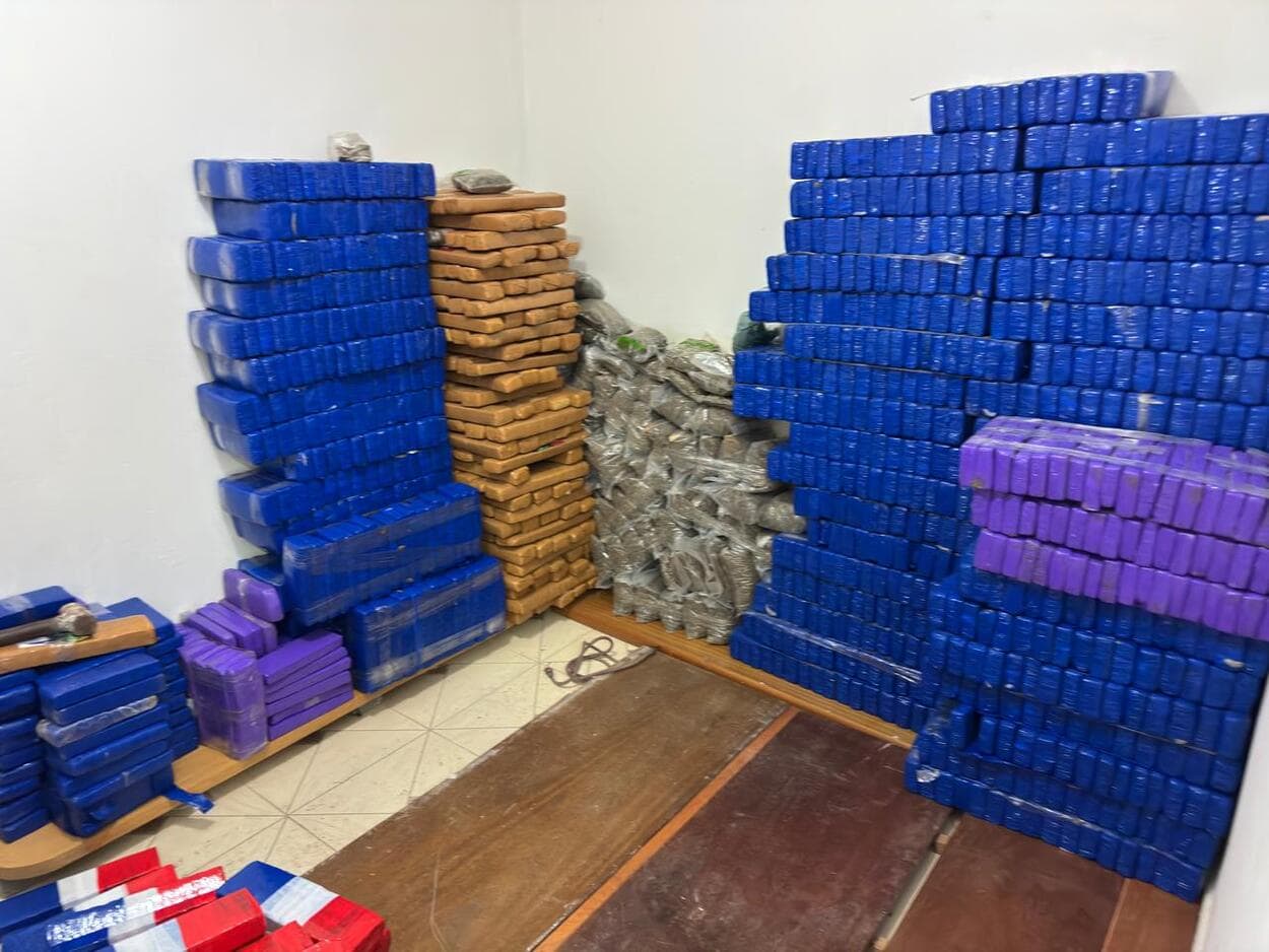 Polícia apreende 1 tonelada de drogas em imóveis usados por organização em Diadema