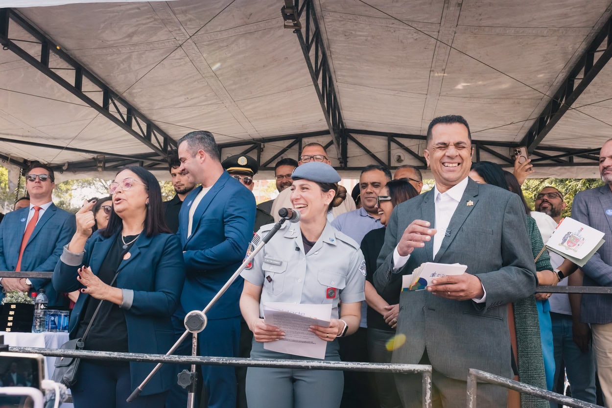 Jessica Cornick fez o discurso de abertura do desfile, no qual incluiu realizações da gestão desde o início do ano, nas áreas de Educação, Saúde, Segurança e Infraestrutura