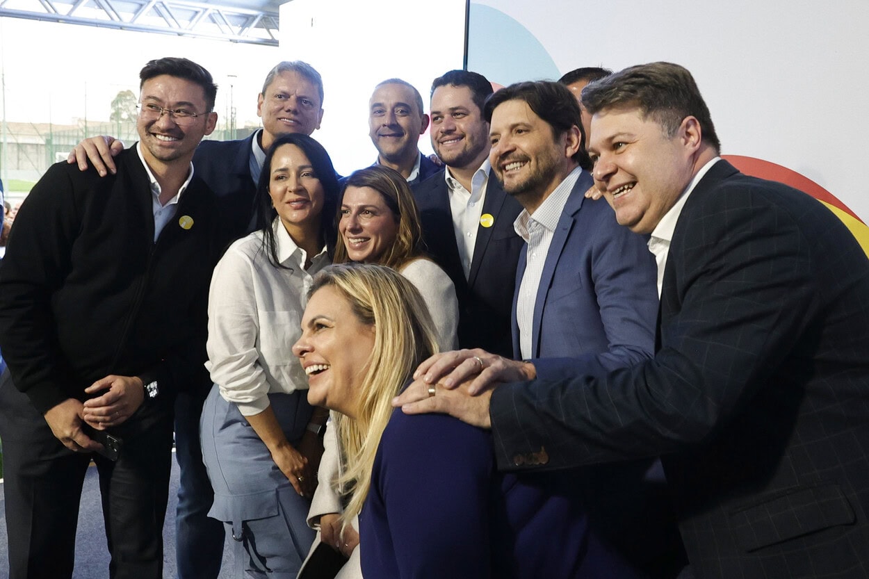 Autoridades participaram da entrega da Praça da Cidadania em São Bernardo.