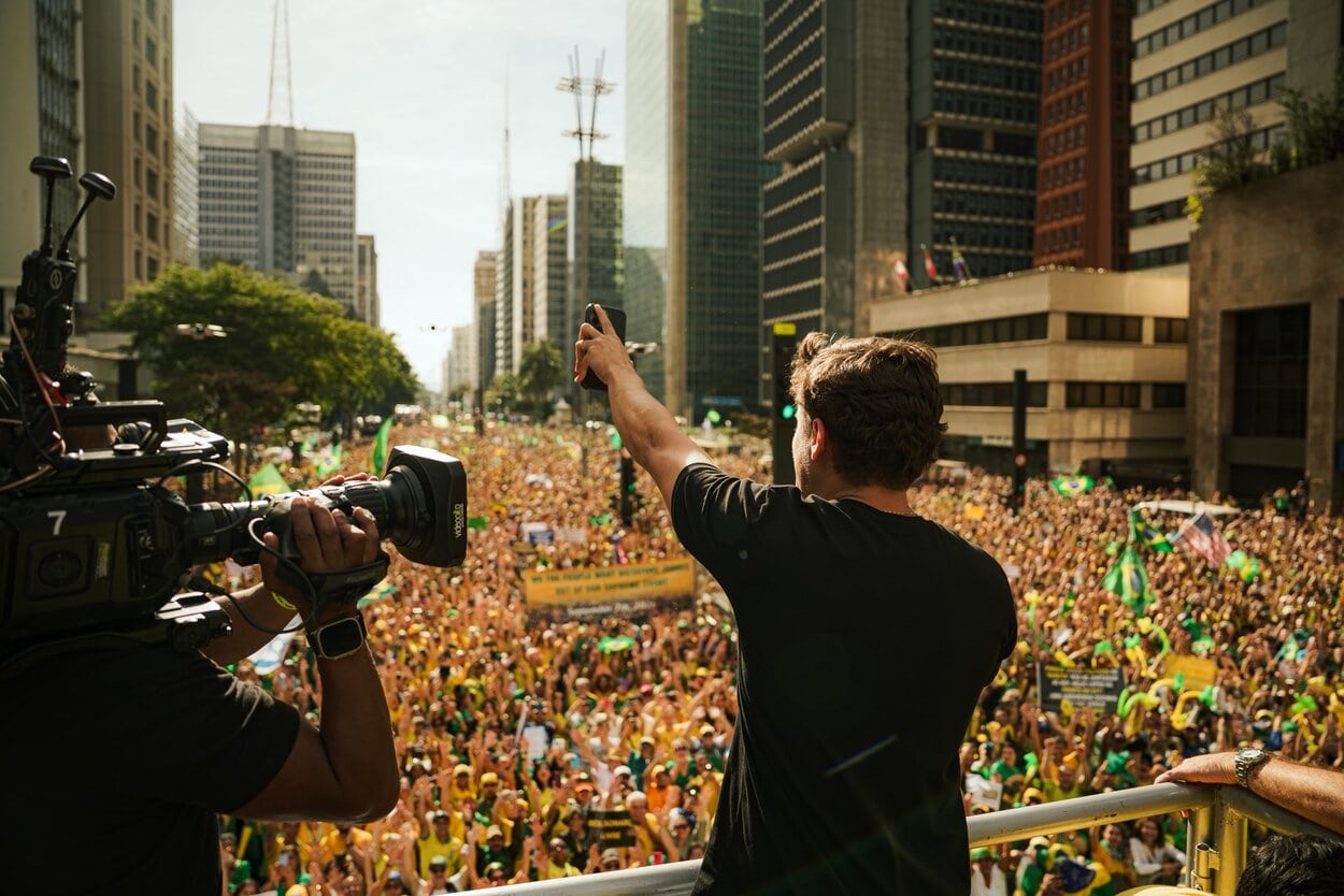 Nikolas Ferreira critica Moraes, defende Bolsonaro e cobra anistia em ato na av. Paulista