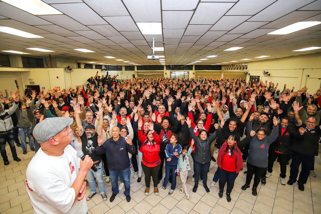 Metalúrgicos do ABC aprovam reajuste salarial de 6,4% e renovação de cláusulas sociais