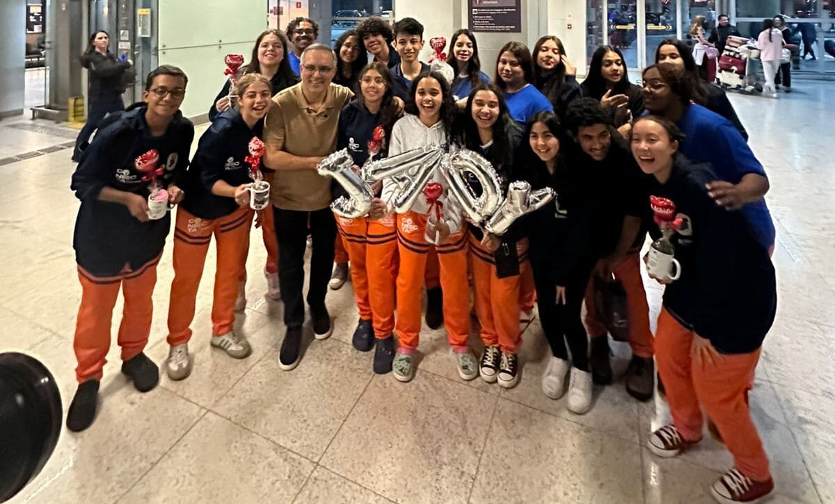 Eles voltaram! Estudantes de São Bernardo retornam da Irlanda em meio a muita emoção