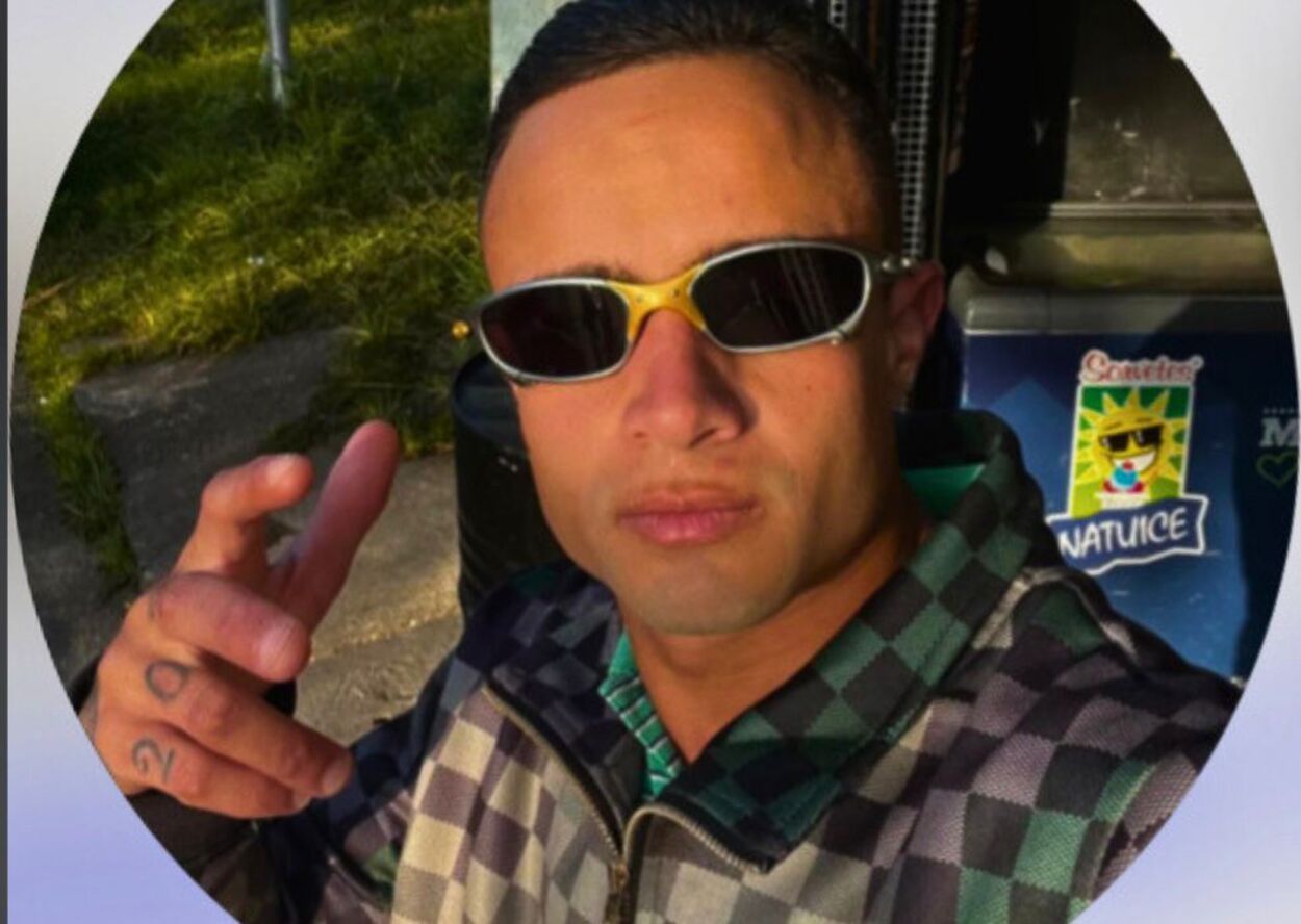 Jovem morre eletrocutado ao tentar resgatar pipa em torre de alta tensão em RGS