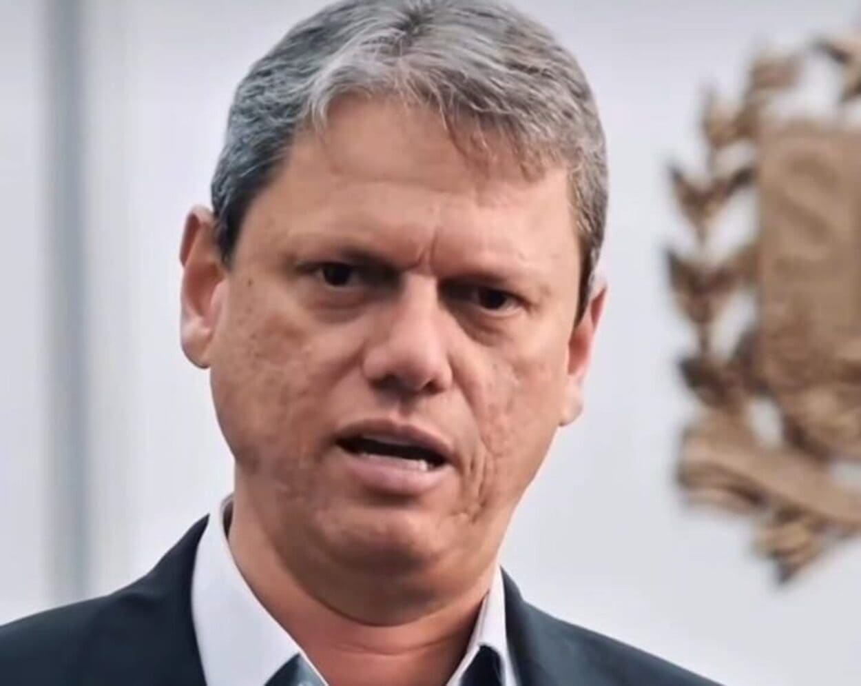 Após prisão domiciliar de Bolsonaro, Tarcísio diz em vídeo: 'Não vão calar esse movimento'