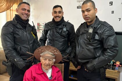 GCM de São Bernardo faz visita surpresa para aniversariante de 91 anos