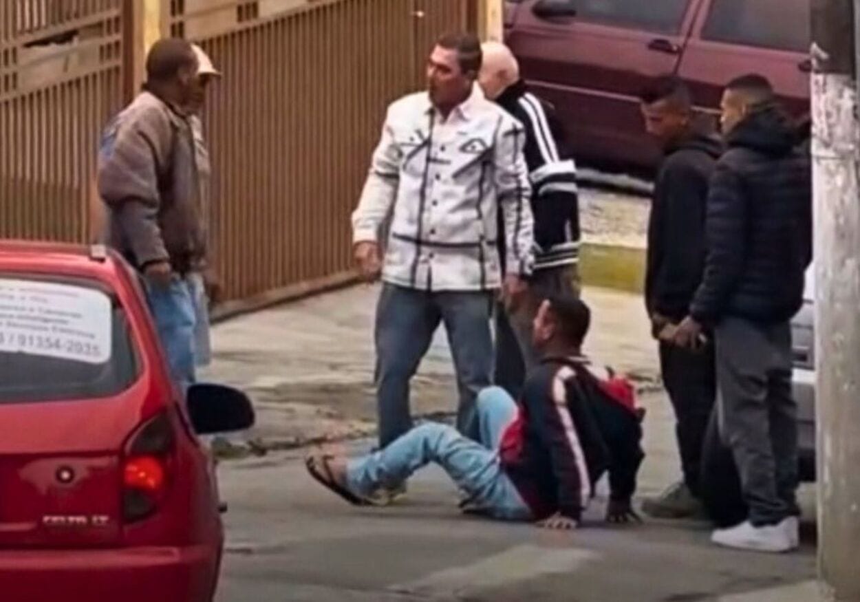 A caminho do culto, homem separa briga e depois é ferido com facão em Ribeirão Pires 