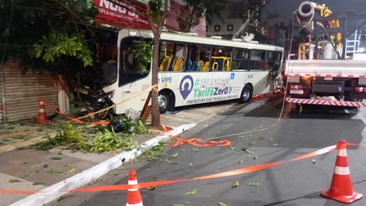 Motorista de carro bêbado agride família e colide em ônibus em São Caetano