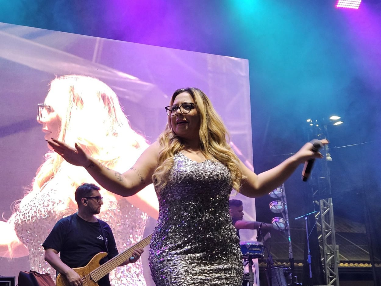 Lorena Alexandre emocionou ao interpretar sucessos da eterna Marília Mendonça.