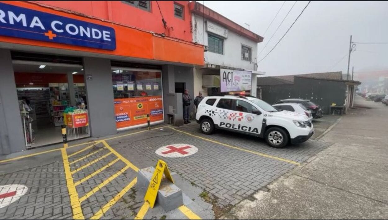delito aconteceu em uma obra na Rua Dom Pedro I, onde seu ex-companheiro, V.P.S, de 38 anos, a atacou com uma chave de fenda.
