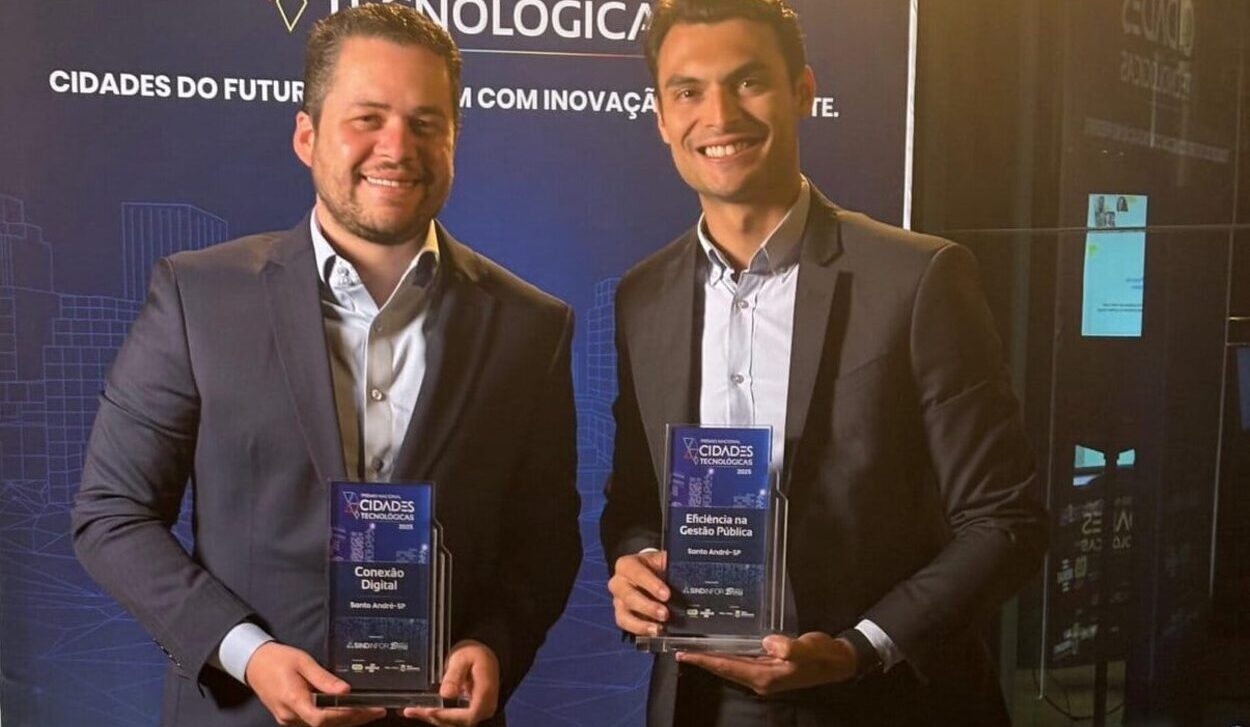 Gilvan recebe prêmios pelo CEP Digital e Siga Invest em Santo André. Foto: Divulgação