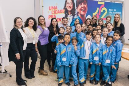 Estudantes da rede municipal de São Bernardo fazem ‘tour’ pela Câmara, são recebidos pela prefeita e até apresentam demandas