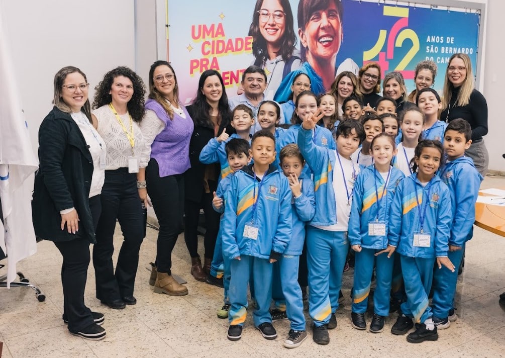 Estudantes da rede municipal de São Bernardo fazem ‘tour’ pela Câmara, são recebidos pela prefeita e até apresentam demandas