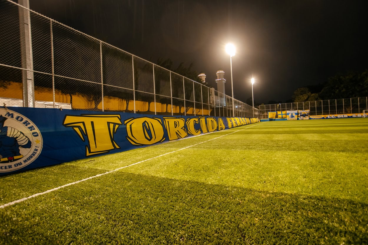 Campo reinaugurado nesta sexta-feira foi totalmente reformado; inscrições para a escolinha de futebol será feita por meio de formulário no site da Prefeitura