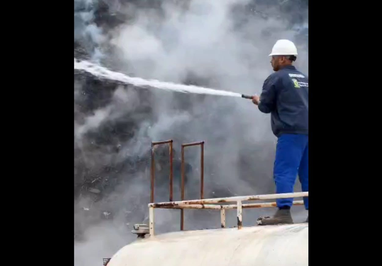 Há 3 dias moradores de Sto.André sofrem com fumaça de incêndio causado por balão