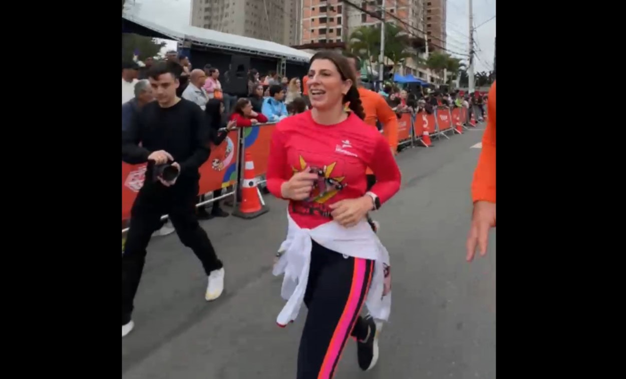 Prefeita de São Bernardo, Jessica Cormick, que correu trajeto de cinco quilômetros