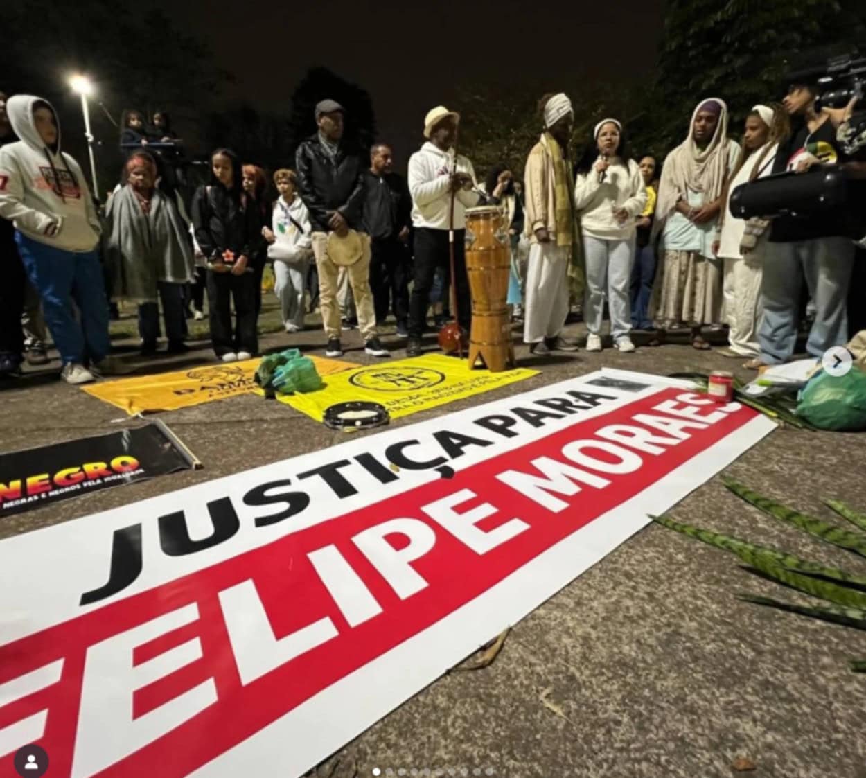 Manifestantes vão às ruas em luto por Felipe Moraes, que perdeu a vida  após discussão; família denuncia racismo, e autor é preso 