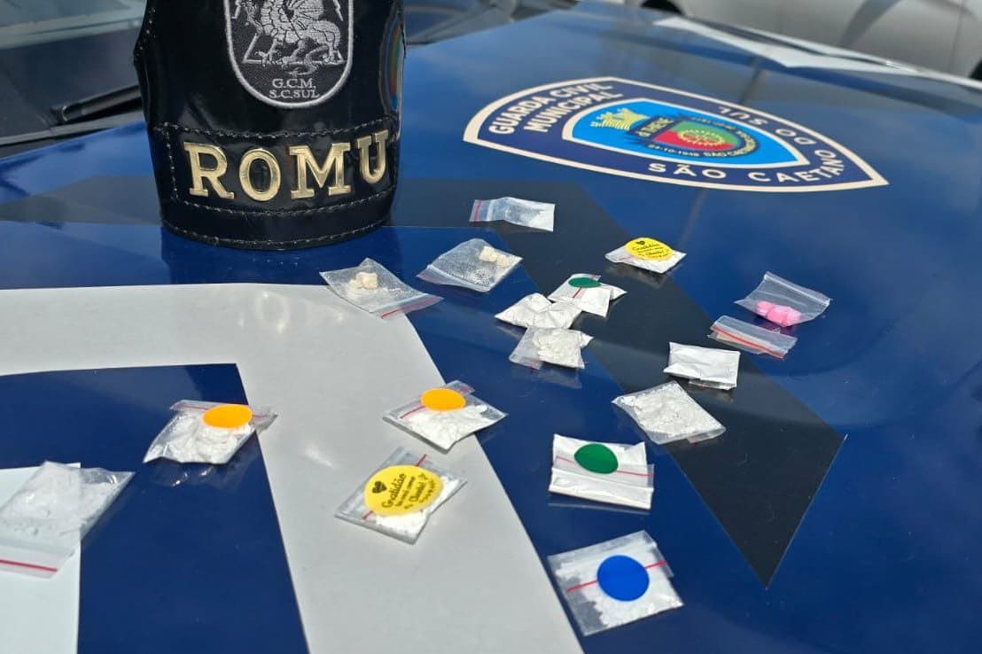 GCM de São Caetano prende motociclista que tentou furar bloqueio e que escondia drogas no capacete