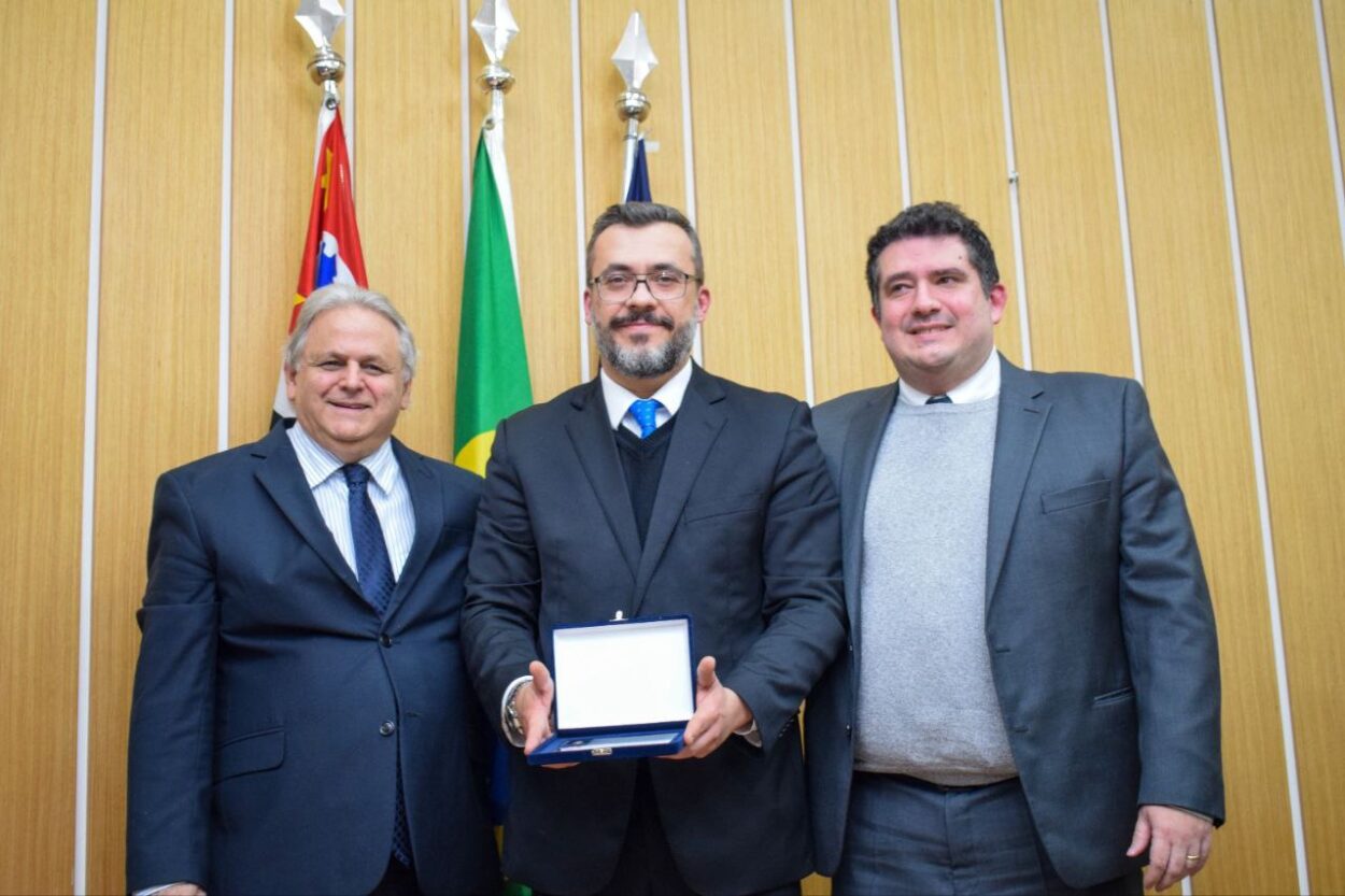 Solenidade foi oficialmente aberta pelo presidente da Câmara, Doutor Seraphim (PL), que ressaltou o papel fundamental da advocacia e a importância da união entre os poderes