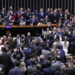 Câmara aprova urgência para projeto de anistia aos envolvidos no 8 de janeiro