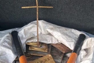 Com apoio das câmeras do sistema de videomonitoramento, suspeita com extensa ficha criminal foi detida pela corporação; itens furtados no equipamento foram reparados