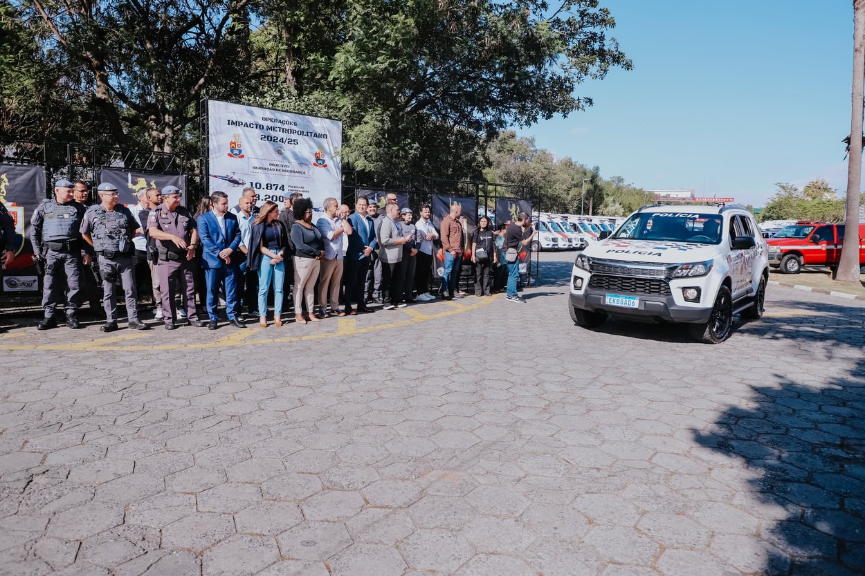 A medida expande, em São Bernardo, o trabalho já desenvolvido diariamente pelas forças de segurança. A prefeita Jessica Cormick destacou o impacto positivo da ação para o município. “Essa operação traz mais tranquilidade para os moradores de São Bernardo, reforçando a sensação de segurança em toda a cidade. A presença ostensiva das forças de segurança mostra à população que estamos atentos e preparados para proteger quem vive aqui.” O comandante da GCM de São Bernardo, Eduardo dos Santos, frisou o significado da integração no enfrentamento à criminalidade. “A participação da GCM em uma operação deste porte reafirma o compromisso de São Bernardo em somar esforços no enfrentamento à criminalidade. Atuamos em conjunto com a PM para intensificar a presença nos corredores viários, áreas comerciais e bairros estratégicos, oferecendo mais segurança à população e contribuindo para a eficácia da ação em toda a região.”