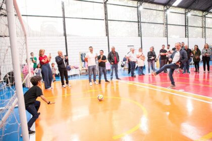 Tite Campanella entrega quadra revitalizada na EMEF Bartolomeu Bueno da Silva