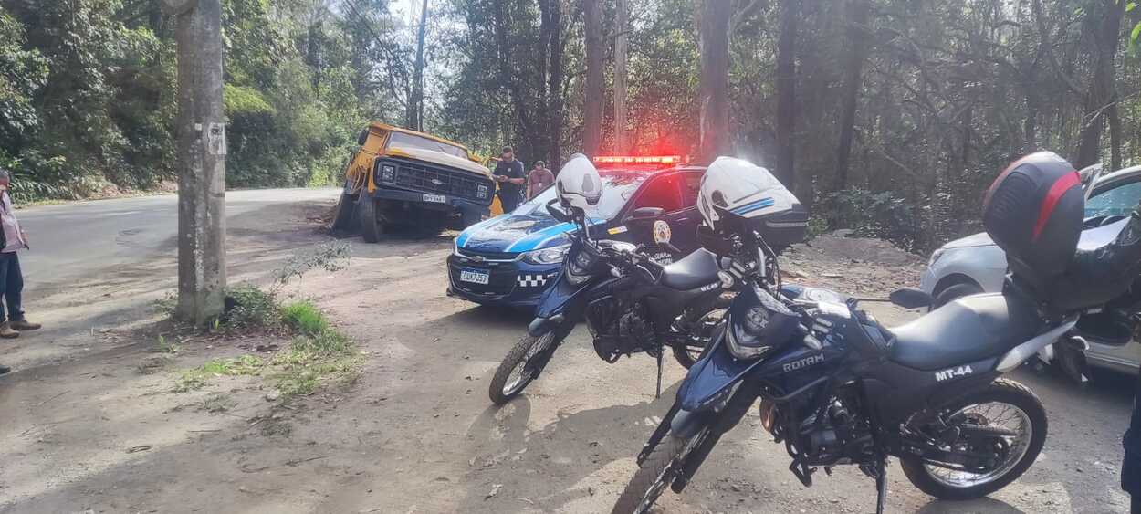 GCM de Diadema apreende descarte irregular na Estrada Pedreira Alvarenga