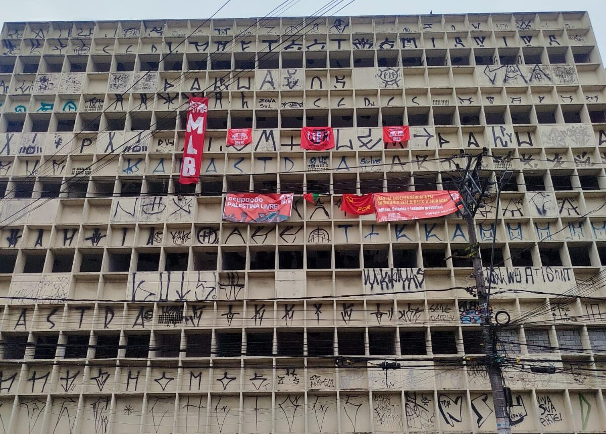 Famílias do MBL ocupam prédio no centro de Diadema