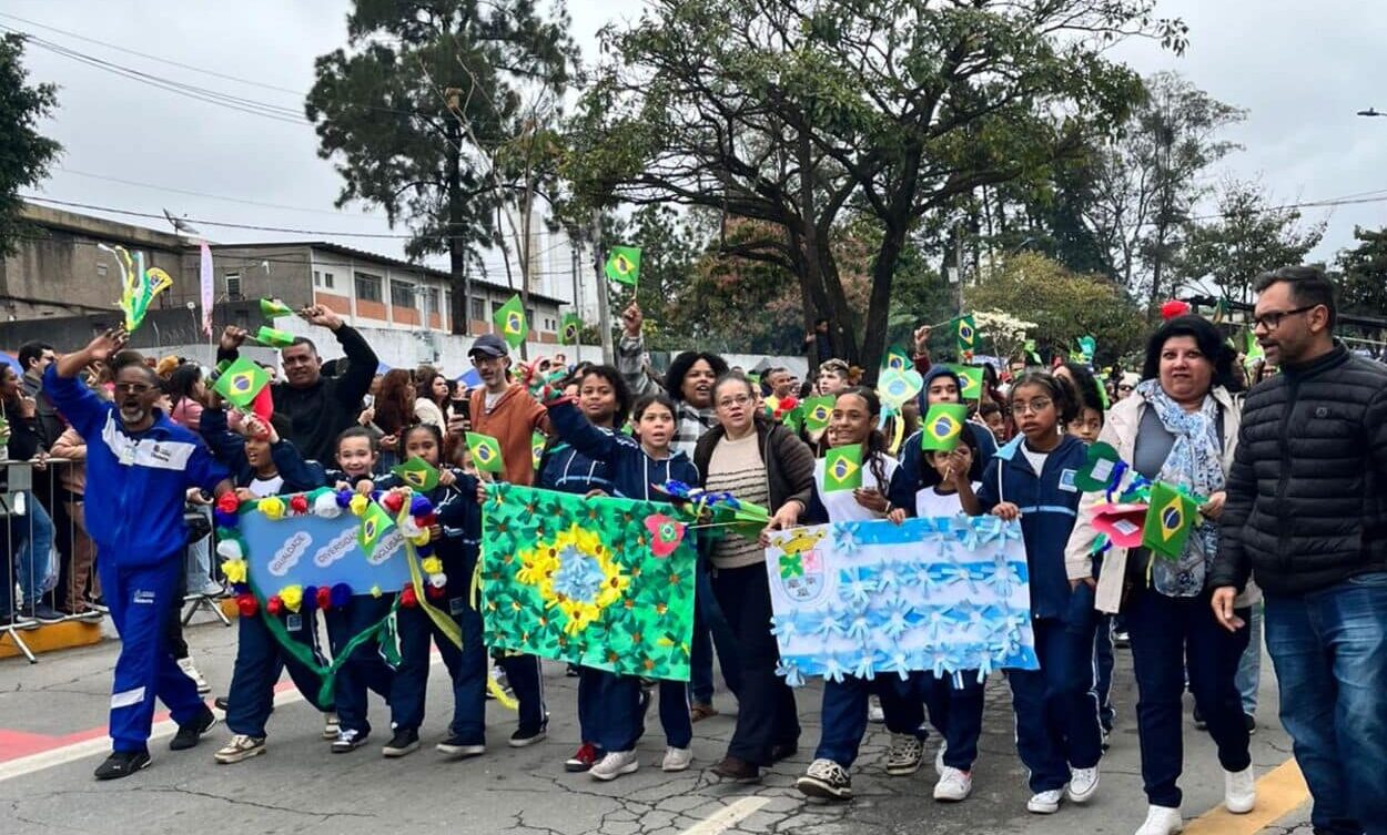 Superando expectativas, Diadema retoma 7 de setembro com 12 mil pessoas na avenida