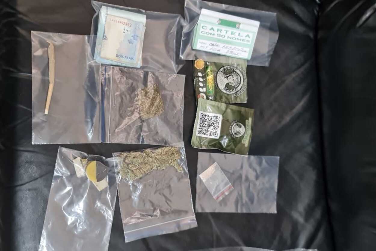 GCM de São Caetano prende dupla por tráfico, associação criminosa e rifa de drogasGCM de São Caetano prende dupla por tráfico, associação criminosa e rifa de drogas