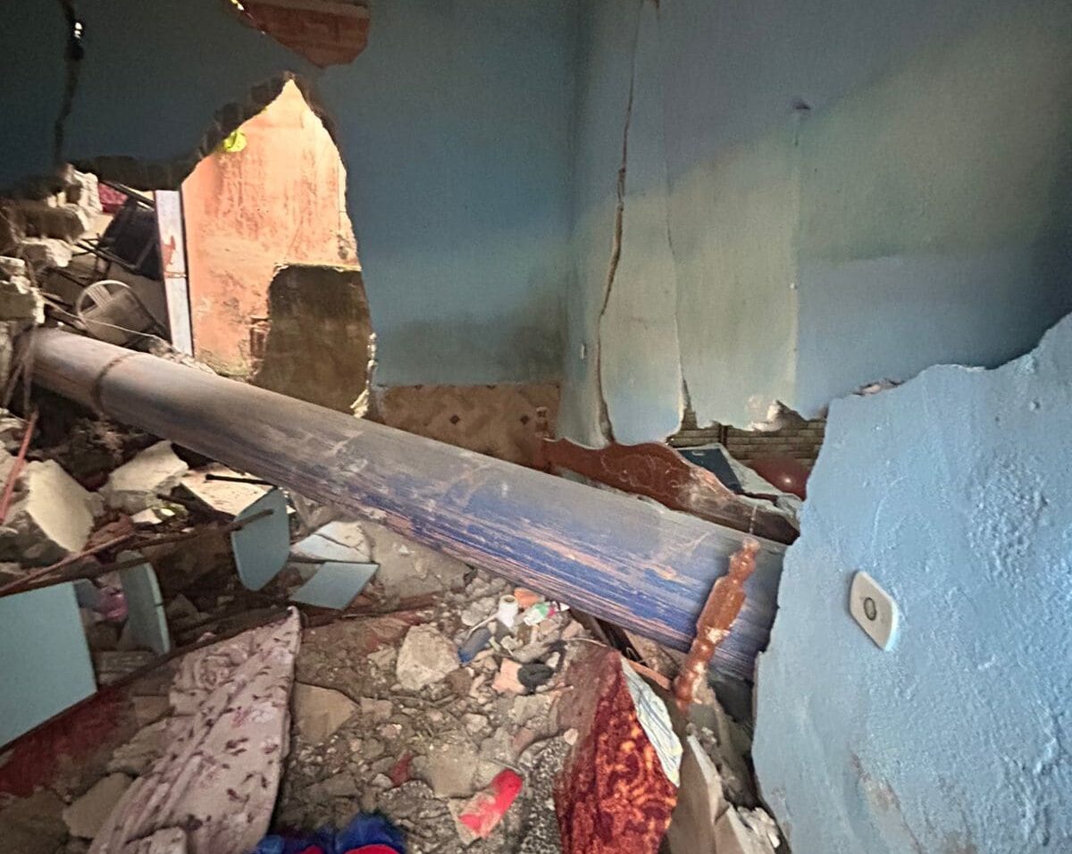 Tubulação da Sabesp cai em cima de residência e deixa vítima fatal