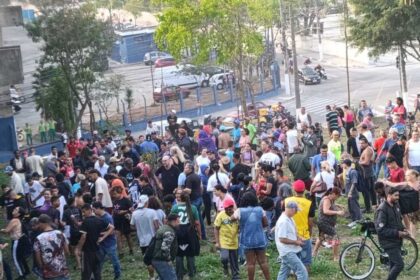 Chuva de dinheiro cai pela 5ª vez em Diadema; agora foram jogados R$ 2 mil a moradores