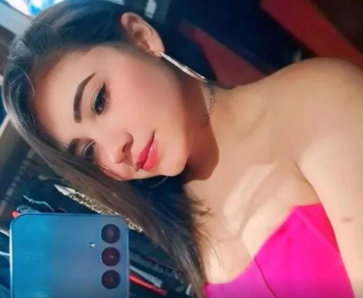 ma jovem de 22 anos, identificada como Kaylane Bispo Velo, foi vítima de feminicídio na madrugada desta segunda-feira