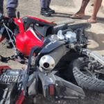 Dois jovens de 8 e 19 anos ficaram feridos após um acidente de trânsito na Avenida Queirós Filho, em Santo André