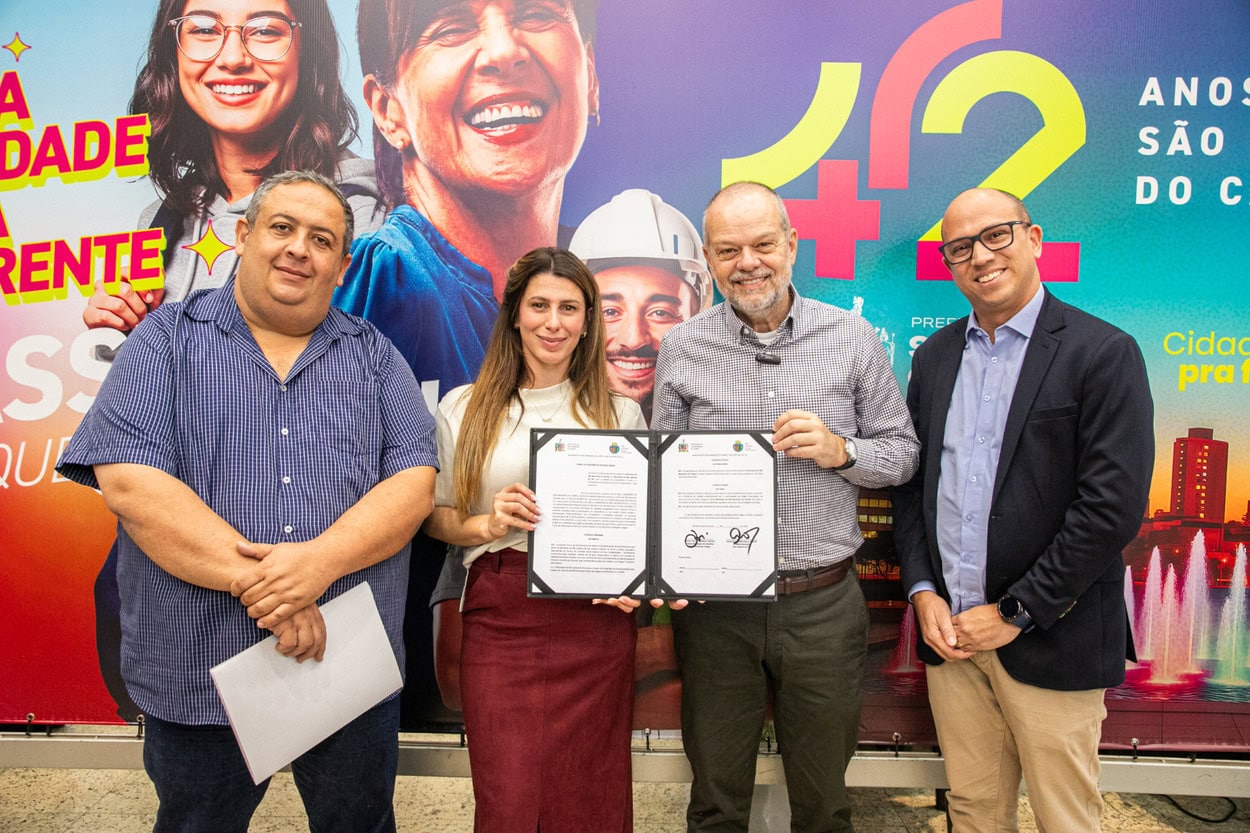 Além de Jéssica Cormick e Tite, também participaram do ato o secretário de Assistência e Inclusão Social de São Caetano, Thiago Mata, e o secretário de Desenvolvimento Social e Cidadania de São Bernardo, Henrique Kabeça