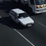 Sistema de monitoramento do Smart Sanca identificou e irradiou alerta sobre um veículo Fiat Uno branco